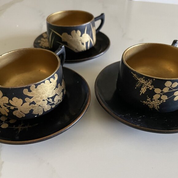 Other - Japanese tea cups and saucers - black synthetic lacquer with gold flower
